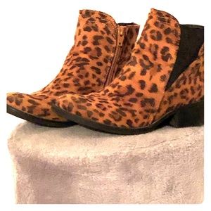 👢Leopard print booties